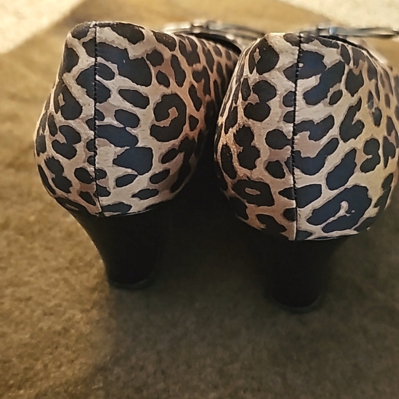 Bandalino Animal Print Wedges - Picture 9 of 16